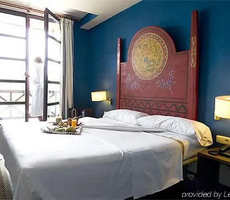 Aisia Museo Otel Derio